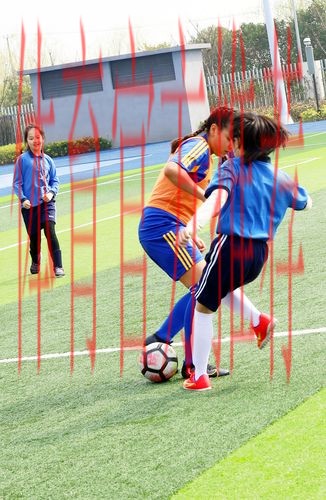 中国女足U-14少年队走进安康市第一小学